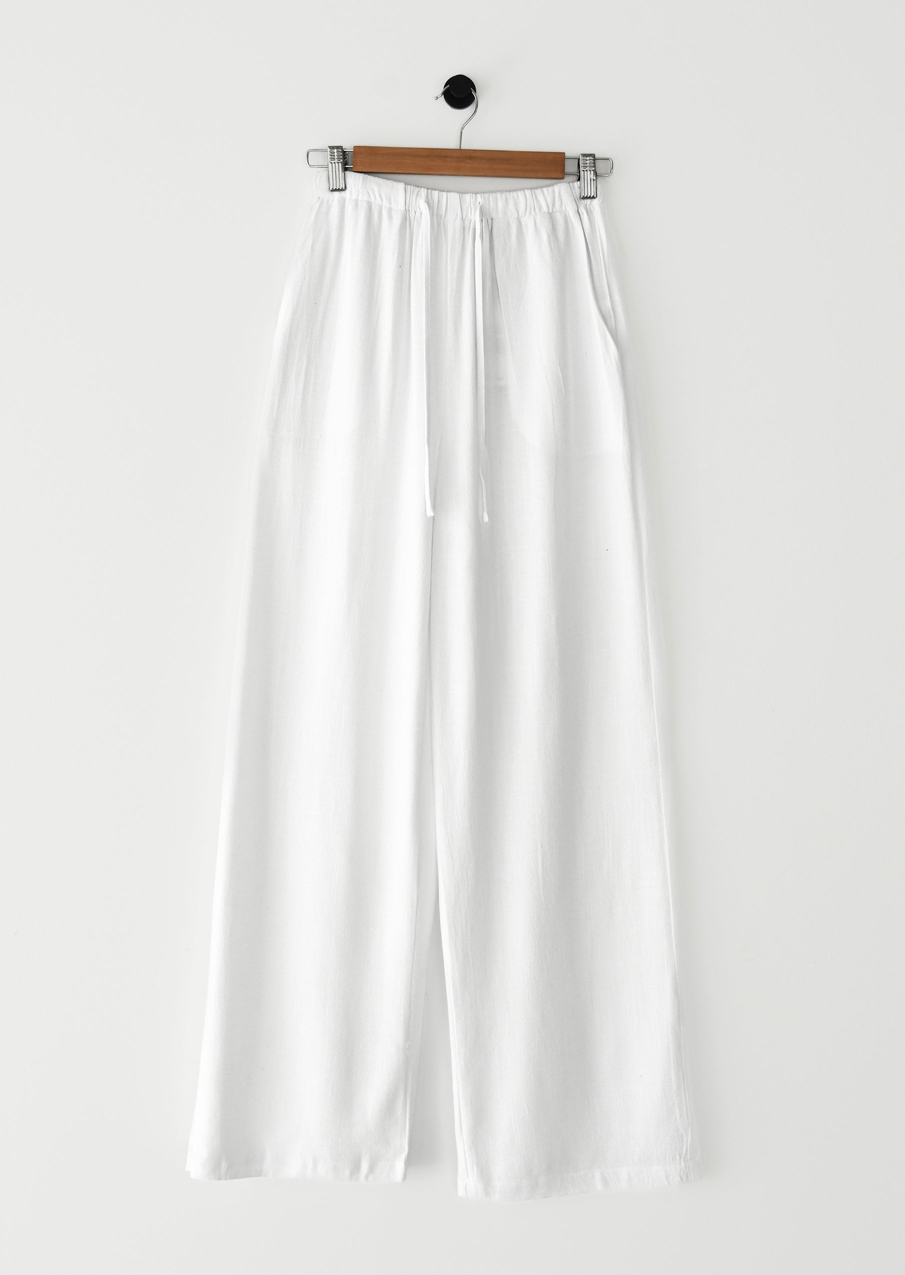 Wide-leg linen trousers with drawstring for an elegant and comfortable look