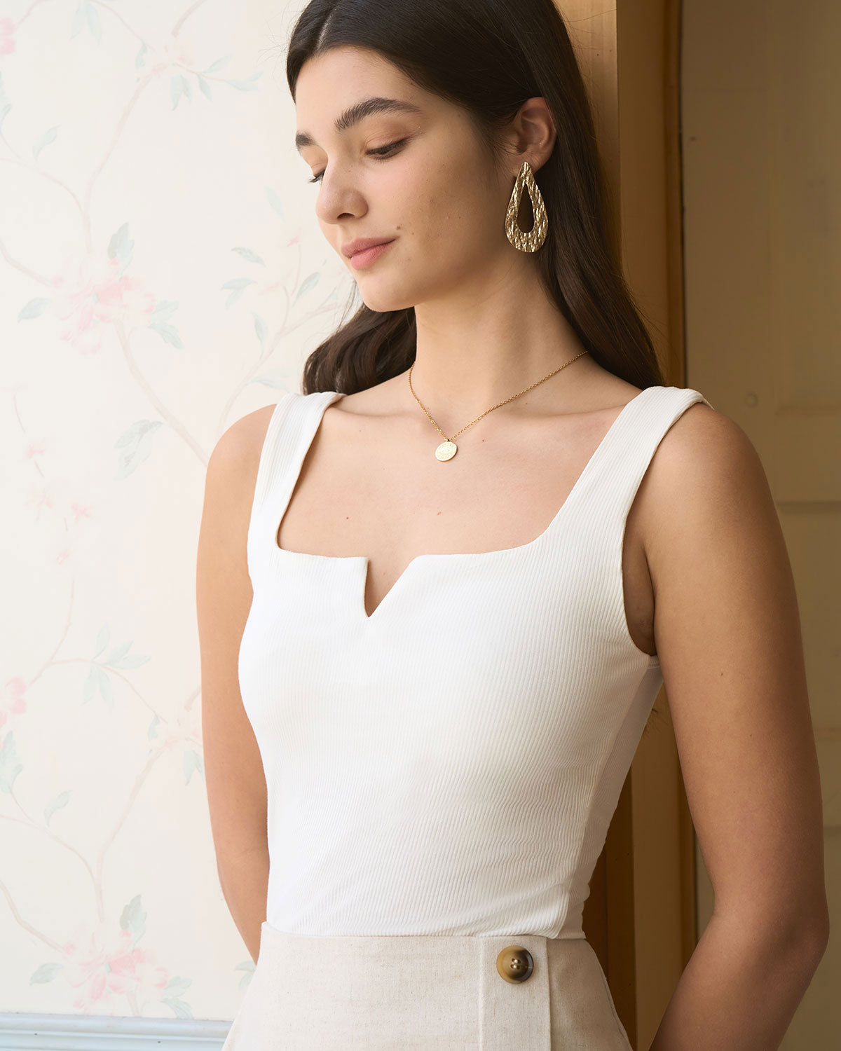 Chic White Ribbed Tank Top for Women