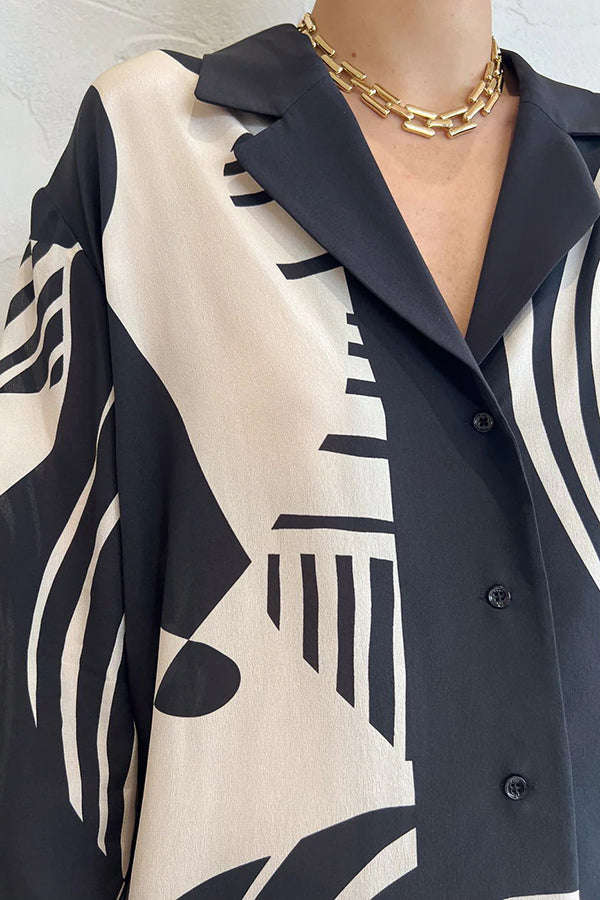 Elegant blouse with contrasts, ideal for a weekend away and relaxation