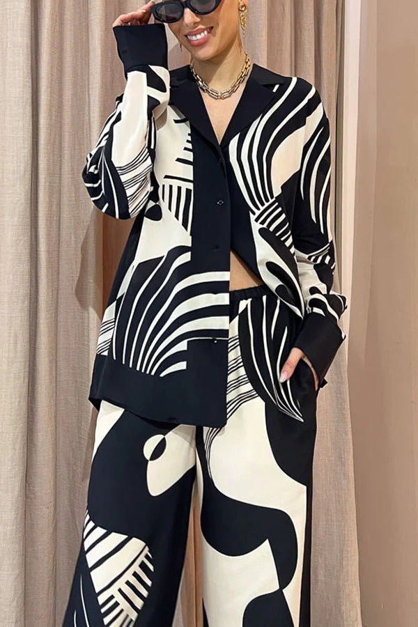 Elegant blouse with contrasts, ideal for a weekend away and relaxation