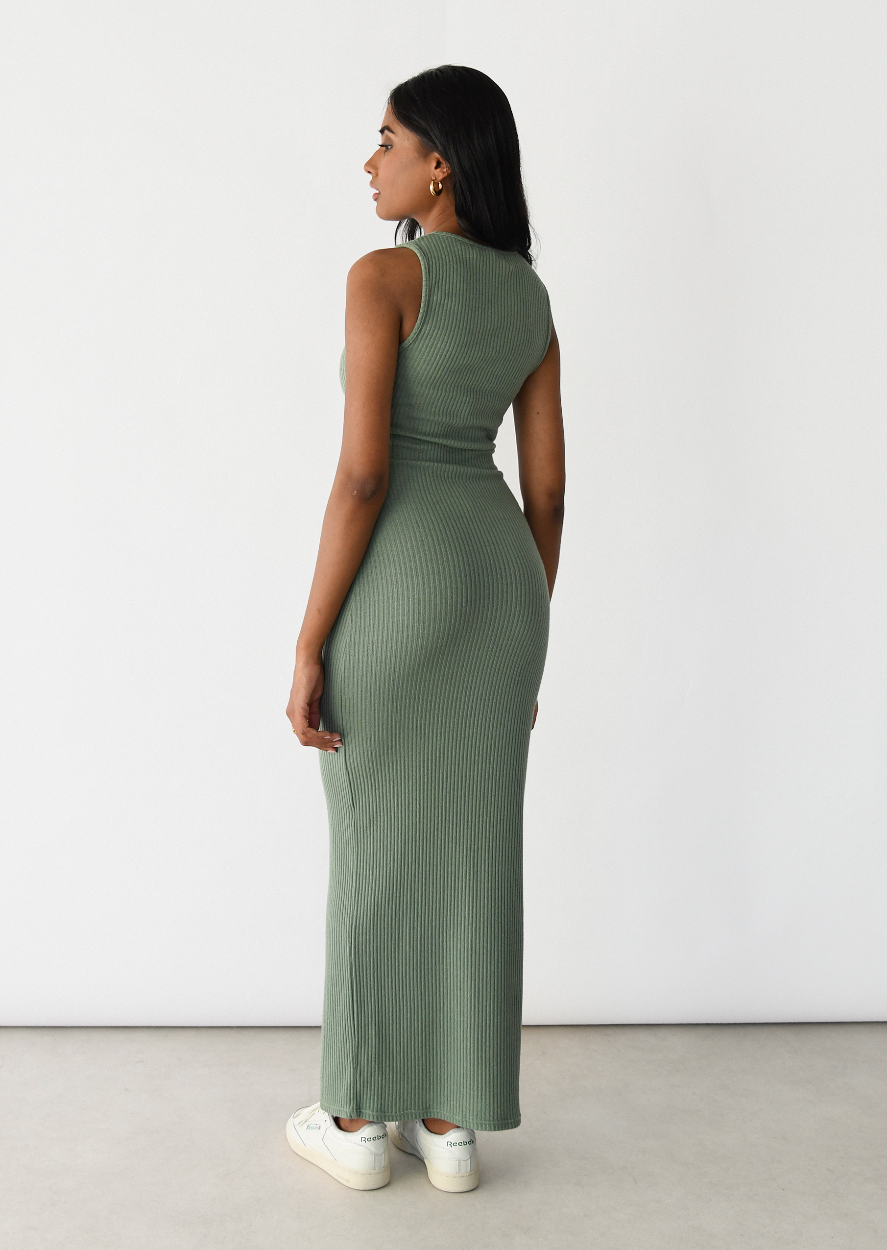 Tight striped dress for a trendy and elegant look