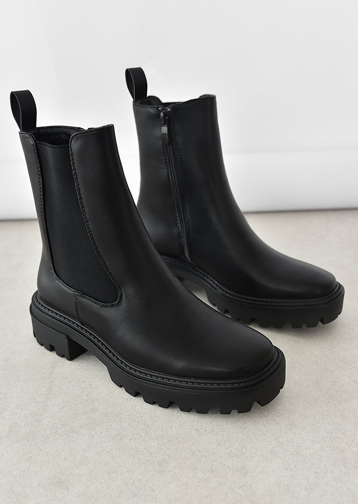 Elegant ankle boots for a refined style