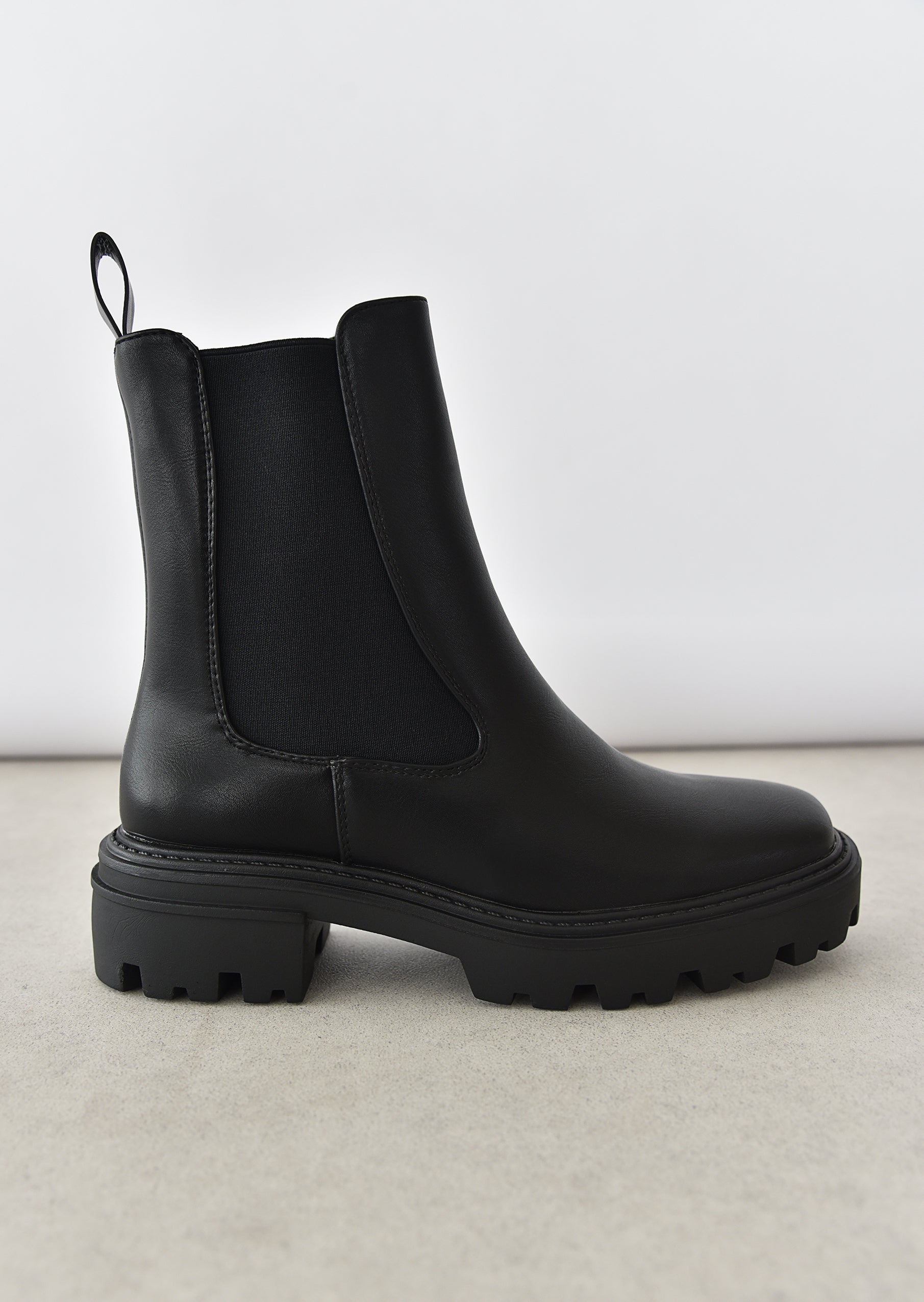 Elegant ankle boots for a refined style