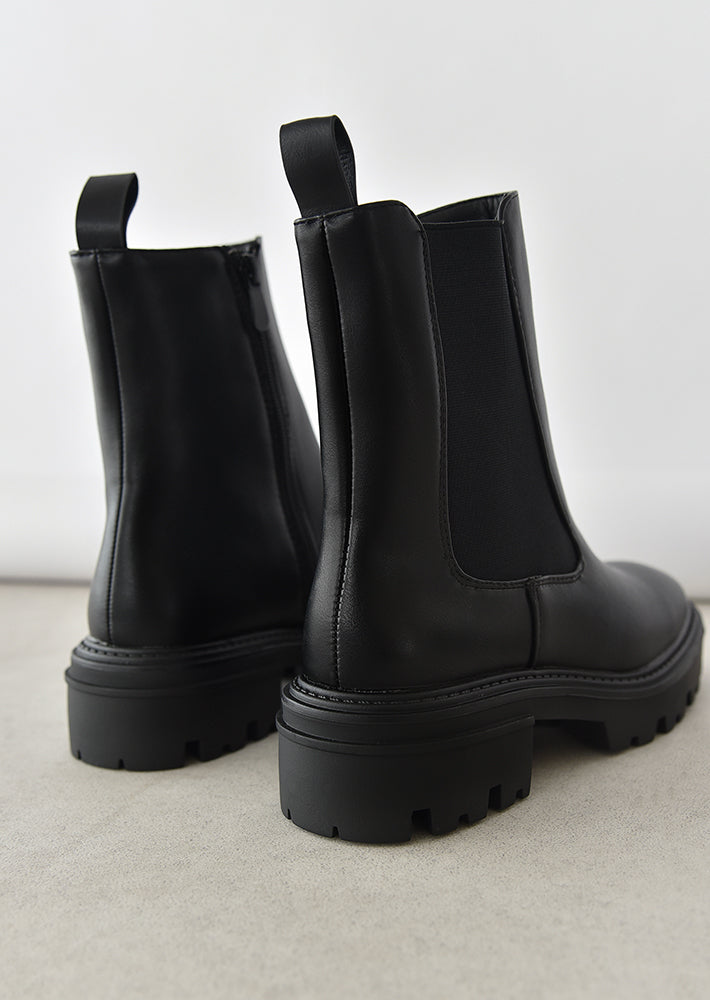 Elegant ankle boots for a refined style